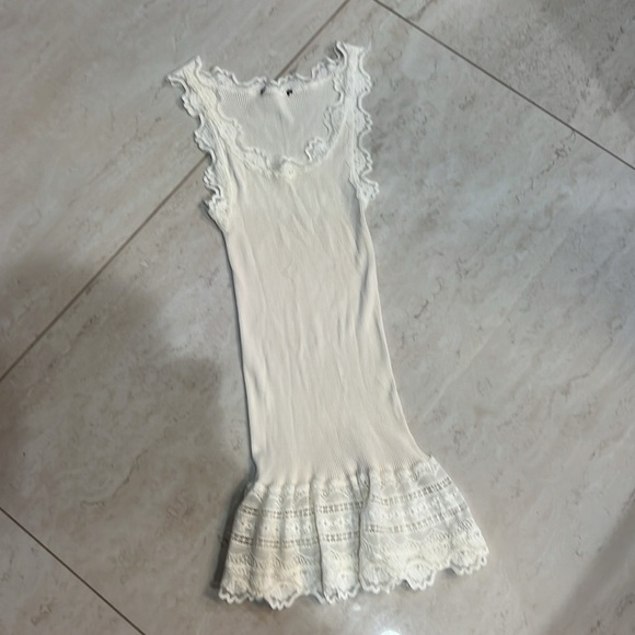 Rosemunde cream tank top fitted with Lace on the bottom - Picture 4 of 4